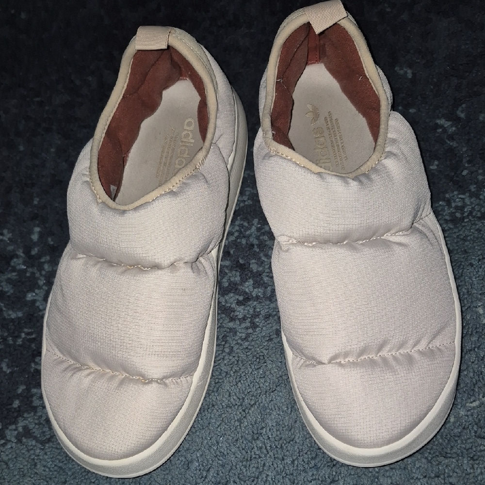 Mens Adidas Puffylette "Aluminum" Beige Cushioned Slip-On Loafers Size 10